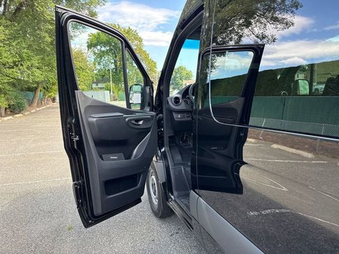 Used 2025 Mercedes-Benz Sprinter 2500 image 14