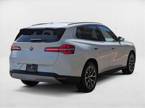 Used 2025 BMW X3 xDrive30i w/ Premium Package image 2