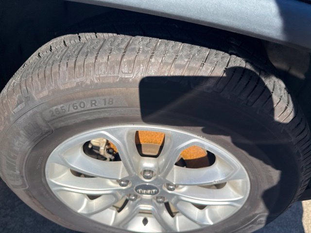 Used 2014 Jeep Grand Cherokee Laredo w/ 18" Wheel & 8.4" Radio Group RWD image 4