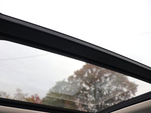 Used 2022 Buick Envision Avenir w/ Technology Package II image 21