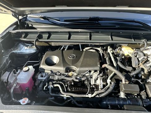 Used 2021 Toyota Highlander XLE image 29