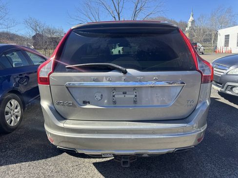 Used 2015 Volvo XC60 T6 w/ Proximity Package AWD/4WD image 4