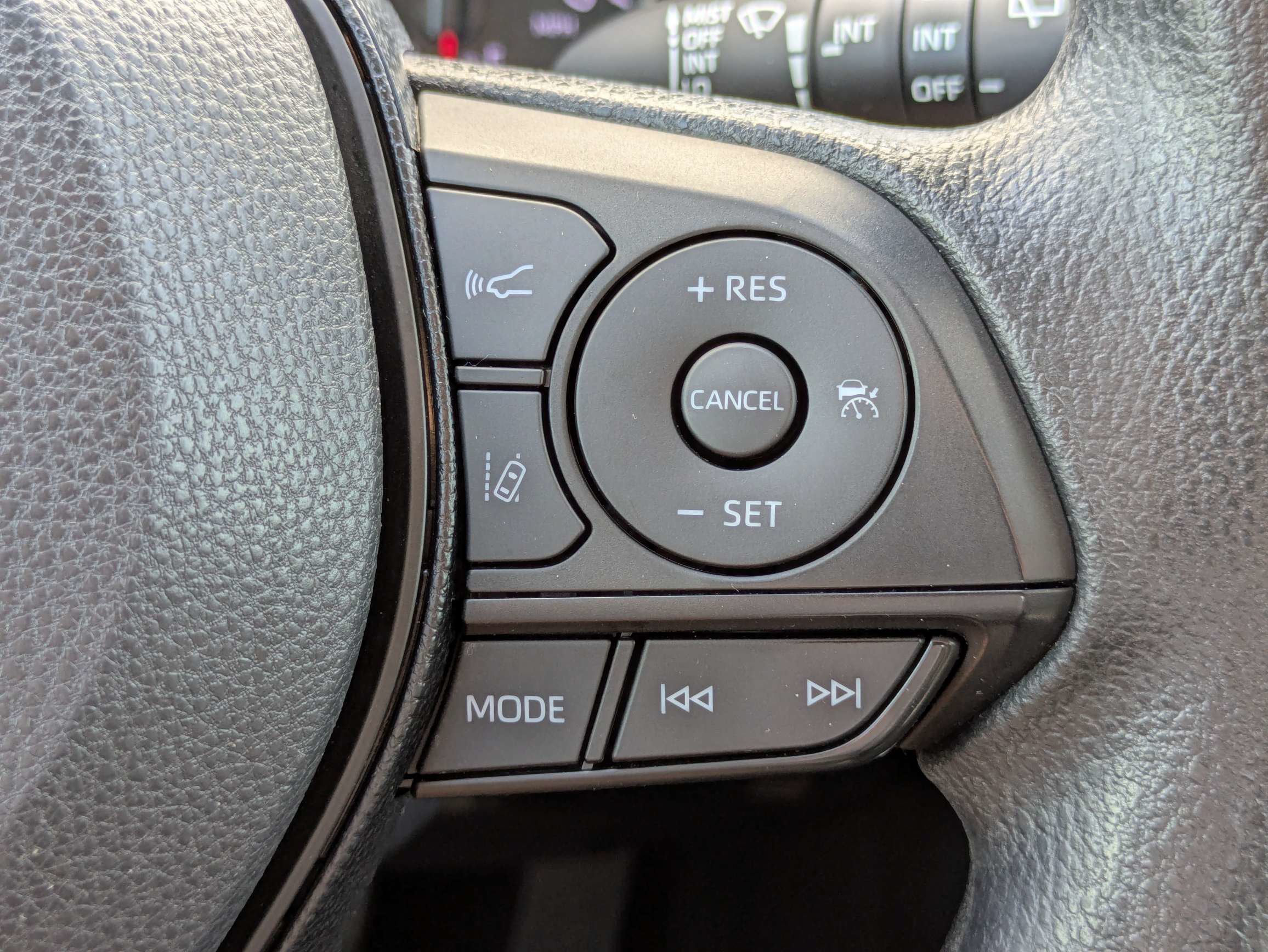 Used 2019 Toyota RAV4 XLE w/ Convenience Package FWD image 25