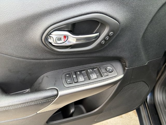 Used 2020 Jeep Cherokee Limited AWD/4WD image 22