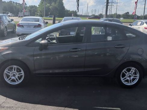 Used 2017 Ford Fiesta SE FWD image 5
