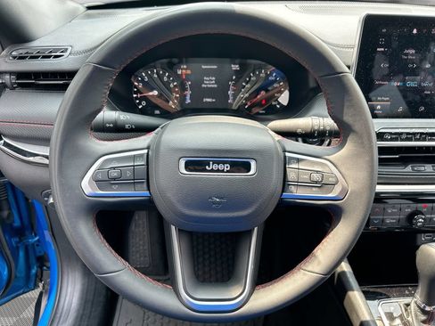 Used 2025 Jeep Compass Trailhawk AWD/4WD image 29