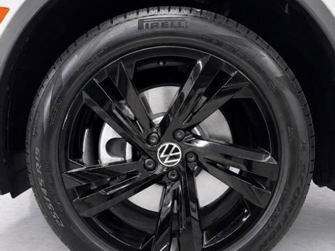 Used 2023 Volkswagen Tiguan SE R-Line AWD/4WD image 10