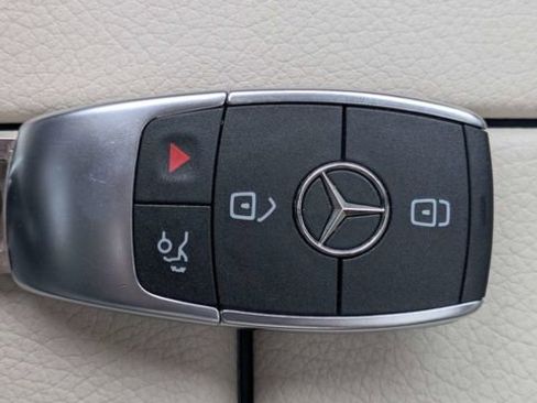 Used 2024 Mercedes-Benz GLS 450 4MATIC image 34
