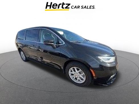 Used 2023 Chrysler Pacifica Touring-L image 1