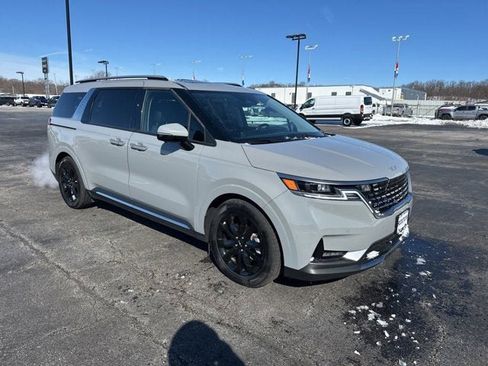 Used 2024 Kia Carnival SX Prestige image 3