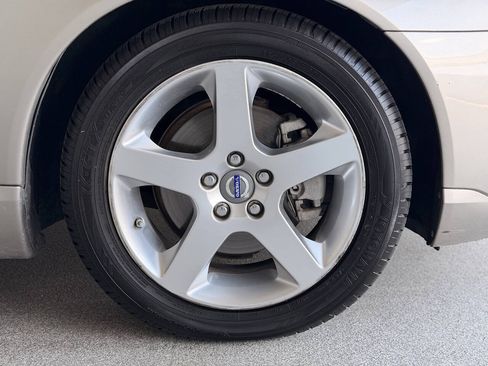 Used 2010 Volvo V70 FWD image 37
