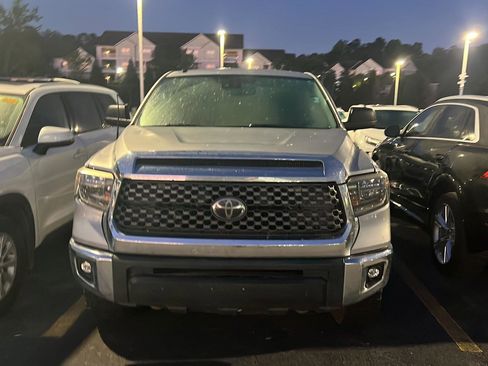 Used 2018 Toyota Tundra SR5 w/ TRD Off Road Package image 4