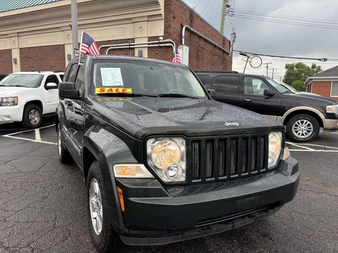 Used 2011 Jeep Liberty Sport w/ Popular Equipment Group AWD/4WD image 2