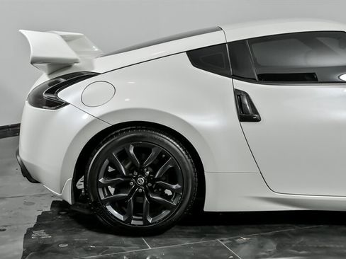 Used 2018 Nissan 370Z Coupe image 11