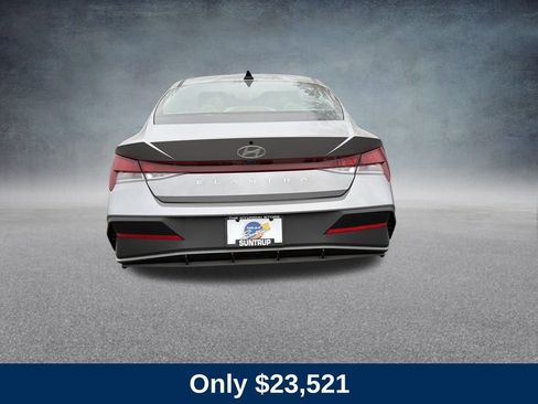Used 2026 Hyundai Elantra SE w/ Cargo Package image 4