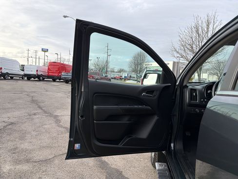 Used 2017 GMC Canyon SLT w/ Driver Alert Package image 11