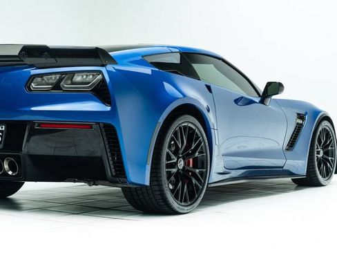 Used 2015 Chevrolet Corvette Z06 w/ 3LZ Preferred Equipment Group RWD image 13