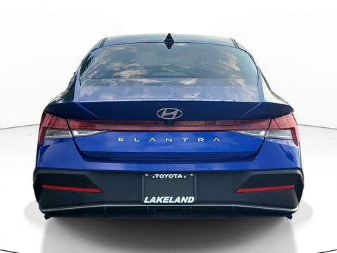 Used 2024 Hyundai Elantra SEL w/ Convenience Package FWD image 6