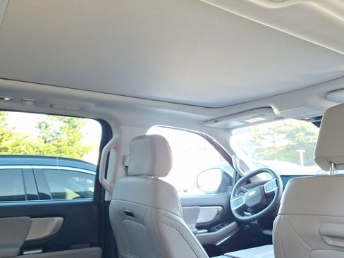 Used 2025 Ford Expedition Active image 13