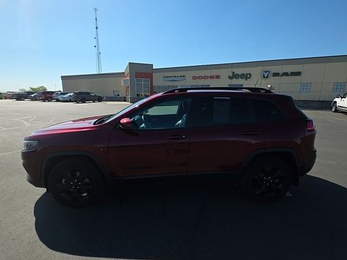 Used 2019 Jeep Cherokee Latitude Plus AWD/4WD image 8