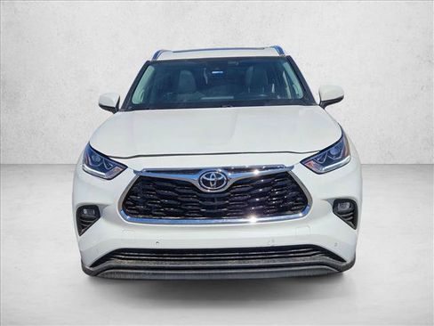 Used 2021 Toyota Highlander Limited AWD/4WD image 2