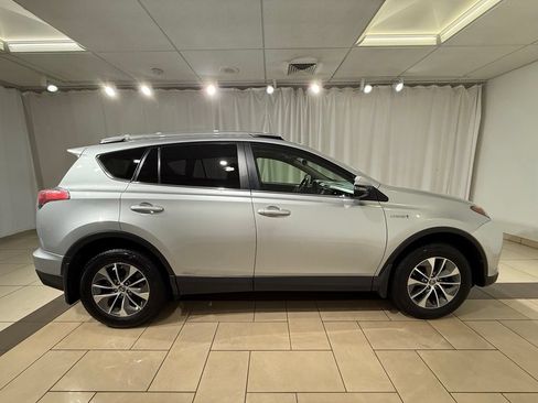 Used 2016 Toyota RAV4 XLE w/ Convenience Package AWD/4WD image 6