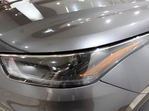 Used 2021 Toyota Highlander XLE AWD/4WD image 10