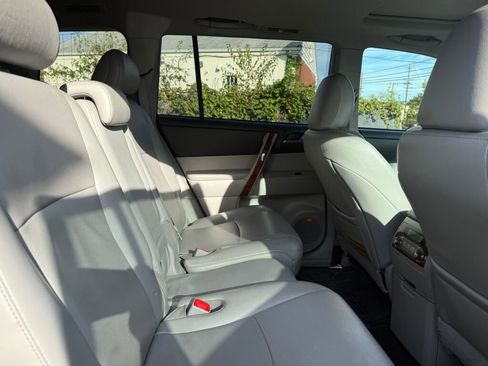 Used 2013 Toyota Highlander Limited image 30