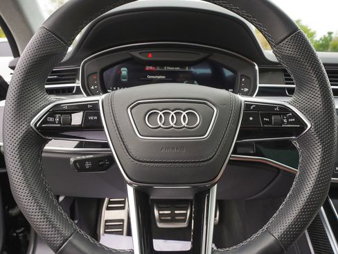 Used 2023 Audi S8 w/ S8 Comfort Plus Package AWD/4WD image 16