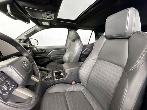 Certified 2025 Toyota 4Runner TRD Off-Road Premium AWD/4WD image 3