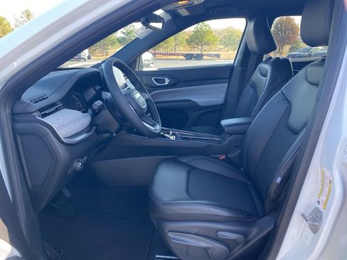 New 2026 Jeep Compass Latitude image 11