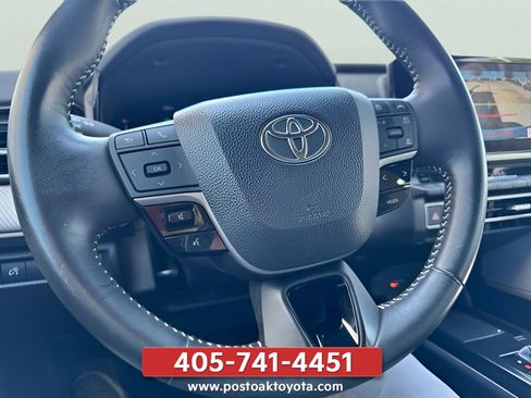 Used 2025 Toyota Camry SE FWD image 31