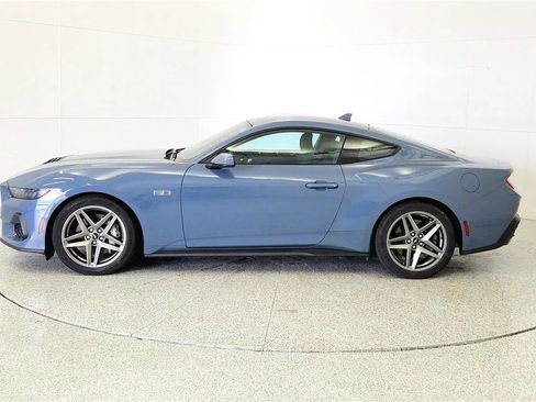 Used 2025 Ford Mustang GT RWD image 4