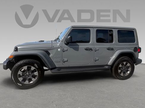 Used 2018 Jeep Wrangler Unlimited Sahara AWD/4WD image 8
