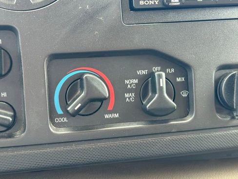 Used 2014 Ford E-350 and Econoline 350 XLT RWD image 35