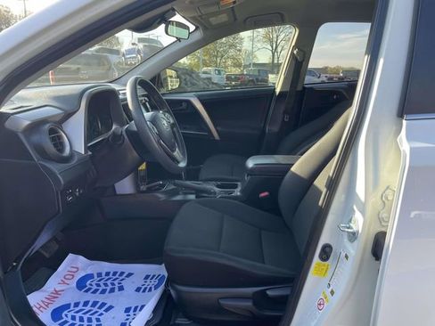 Used 2017 Toyota RAV4 LE FWD image 16