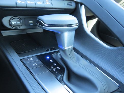 Used 2025 Hyundai Elantra Sport image 22