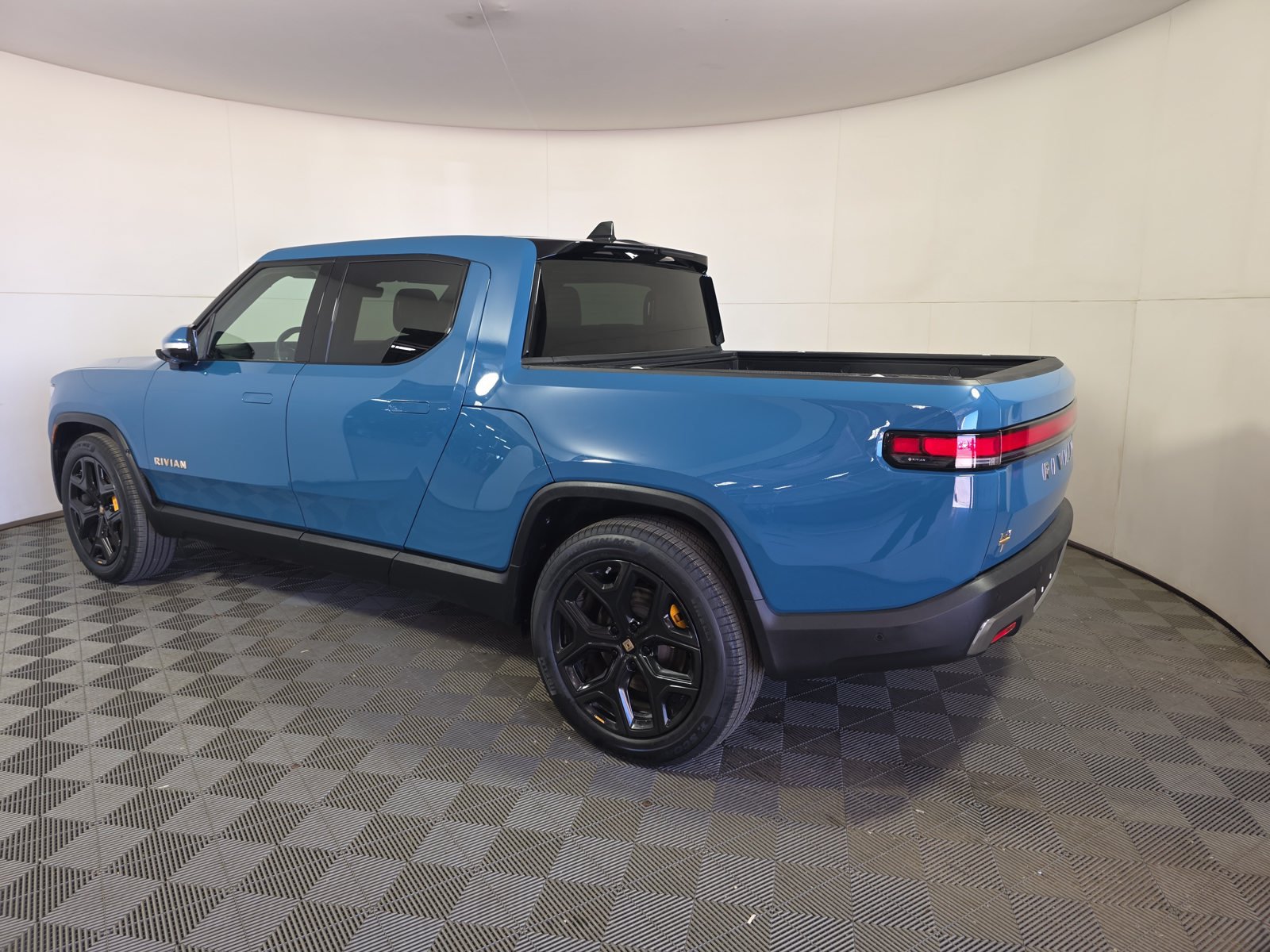 Used 2022 Rivian R1T Adventure AWD/4WD image 3