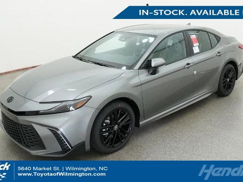 New 2026 Toyota Camry SE FWD image 1
