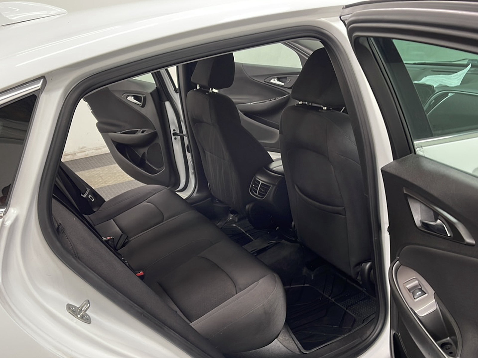 Used 2023 Chevrolet Malibu LT FWD image 12