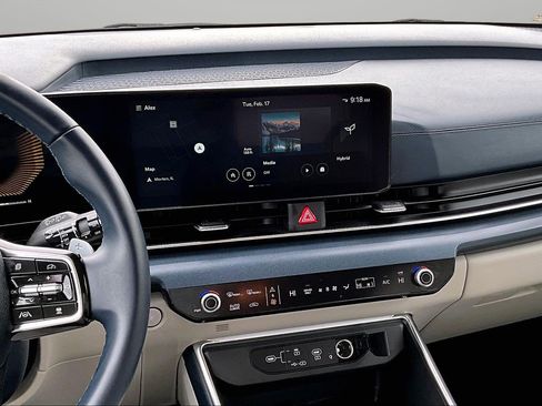 Used 2026 Kia Carnival EX image 6