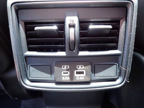 Used 2025 Subaru Forester Premium AWD/4WD image 11