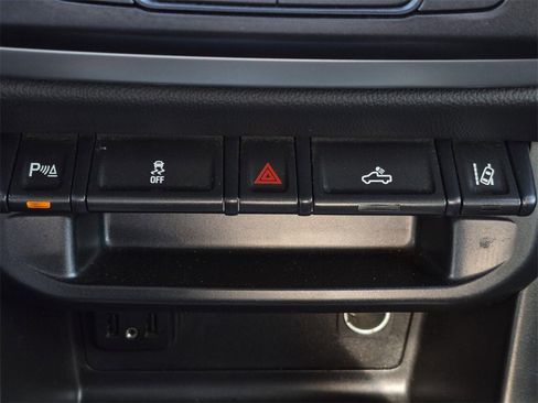 Used 2021 Chevrolet Colorado LT w/ Fleet Safety Package image 22