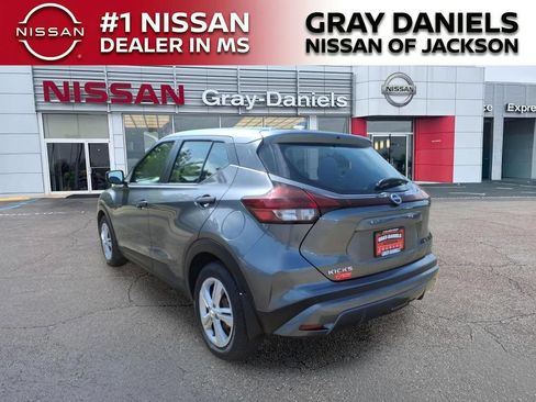 Used 2022 Nissan Kicks S FWD image 5