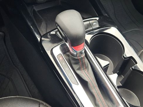 Used 2025 Chevrolet Trax RS w/ Sunroof Package image 18