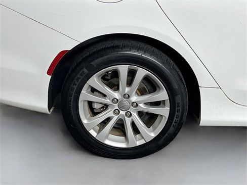 Used 2015 Chrysler 200 Limited image 31