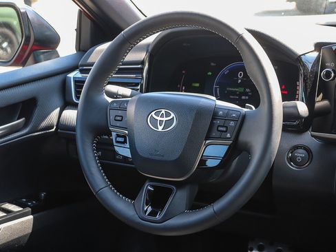 Used 2026 Toyota Camry Hybrid w/ Multimedia Upgrade Package image 19