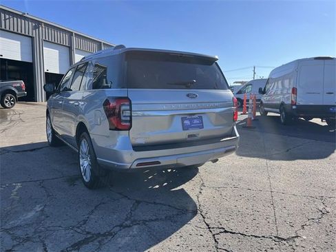 Used 2024 Ford Expedition Platinum image 5