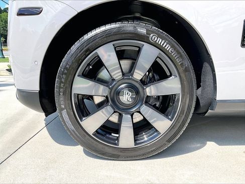 Certified 2021 Rolls-Royce Cullinan AWD/4WD image 9
