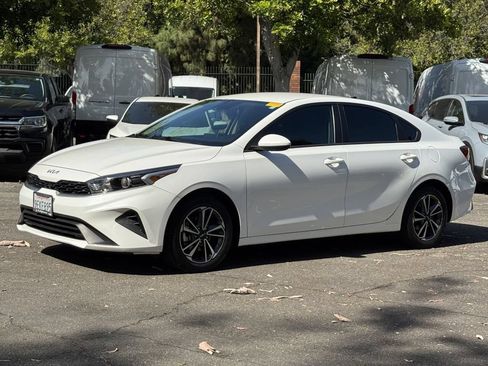 Used 2023 Kia Forte LXS FWD image 3